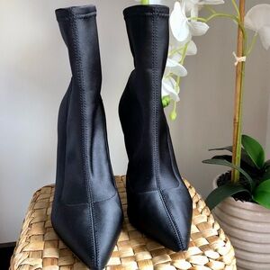 Aldo Cirelle stretch Sock Black Booties in Satin
